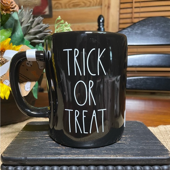 TRICK OR TREAT Rae Dunn SNOOPY & WOODSTOCK HALLOWEEN Mug - Picture 3 of 4